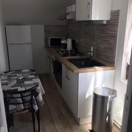 Lägenhet Joli Studio 21 M2 Avec Parking Privé *